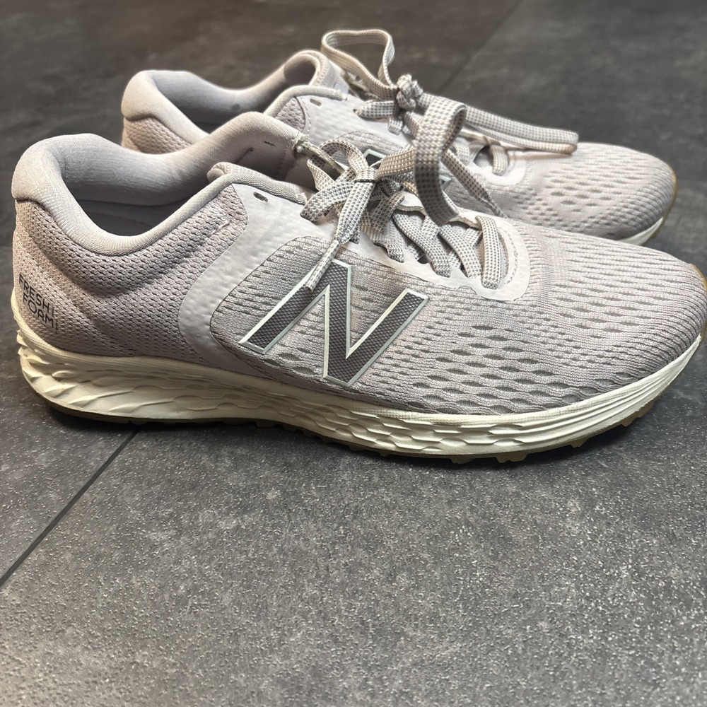 New Balance Fresh Foam Arishi V2 Running Shoes Lavender Women's SZ 8 Light Grey